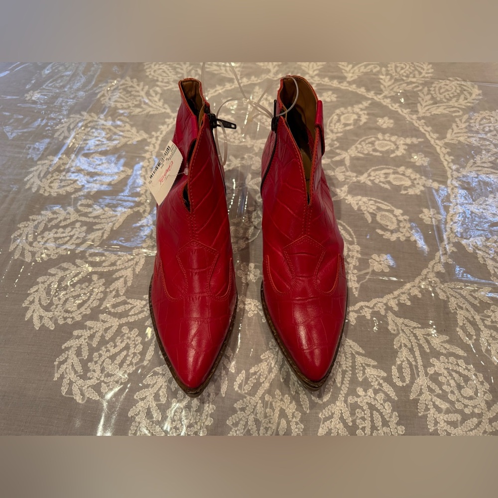NWT GABRIELLA MADE IN ITALY RED LEATHER CROC EMBOSSED BOOTIES. SIZE: 38 - Picture 2 of 15